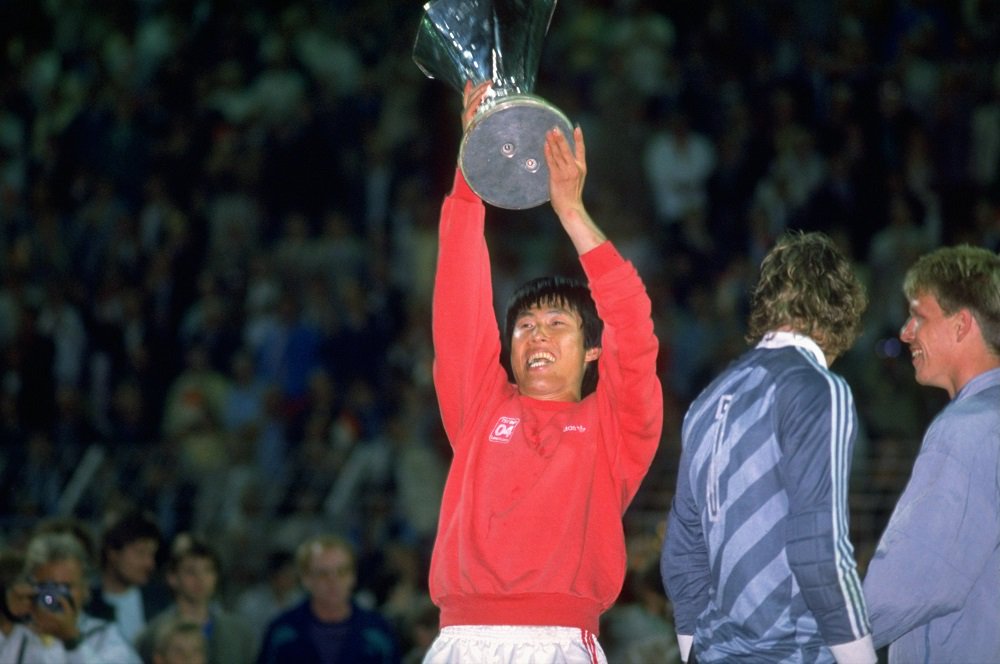 Mit der gewann er 1980 den UEFA-Pokal, mit 1988. Happy Birthday, Cha Bum-kun!   