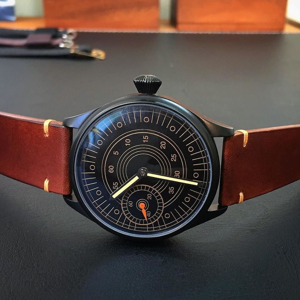 jMcConnico's tweet photo. Custom build of the "Super 60" watch (bronze variant dial), awaiting its new owner. #BespokeWatchProjects https://t.co/8DYwUptHt2