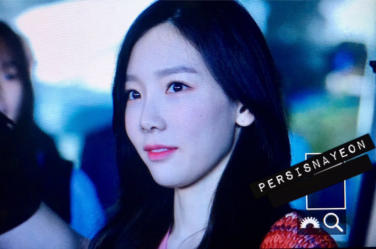 [PIC][22-05-2017]TaeYeon trở về Hàn Quốc vào chiều nay DAaxTjRWsAAlWii