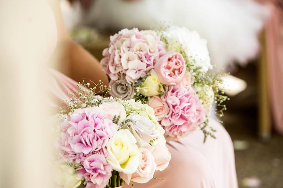 Prestige_Photo's tweet photo. The colour palette of these bouquets is simple stunning!! #bridalinspo #bridalbouquets #weddingphotography #weddingphotographer #bridetobe https://t.co/Hr83fZttQJ