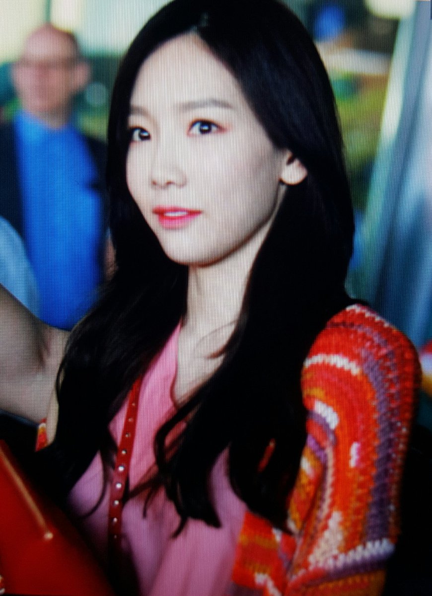 [PIC][22-05-2017]TaeYeon trở về Hàn Quốc vào chiều nay DAayw3xXoAE65LR