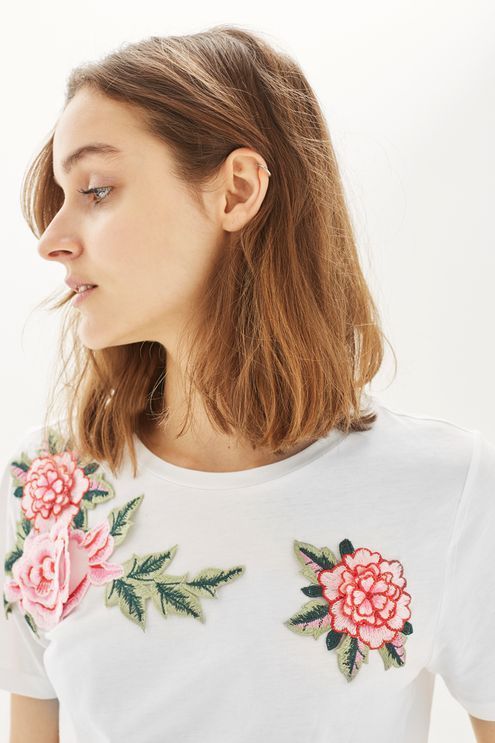 DimbleApp's tweet photo. The #classic white tee just got a seriously good 🌸  upgrade  @Topshop https://t.co/Is4cYHbMdA
