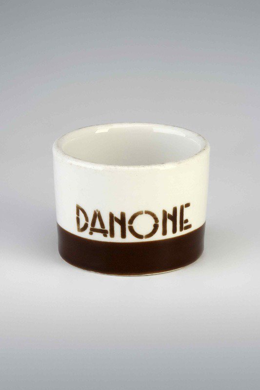 premsahistoria's tweet photo. Primer envàs de Danone fabricat a Montgat. El  nom Danone prové del diminutiu amb què la família de l'inventor anomenava el seu fill Daniel. https://t.co/ri2Ckrw9W6