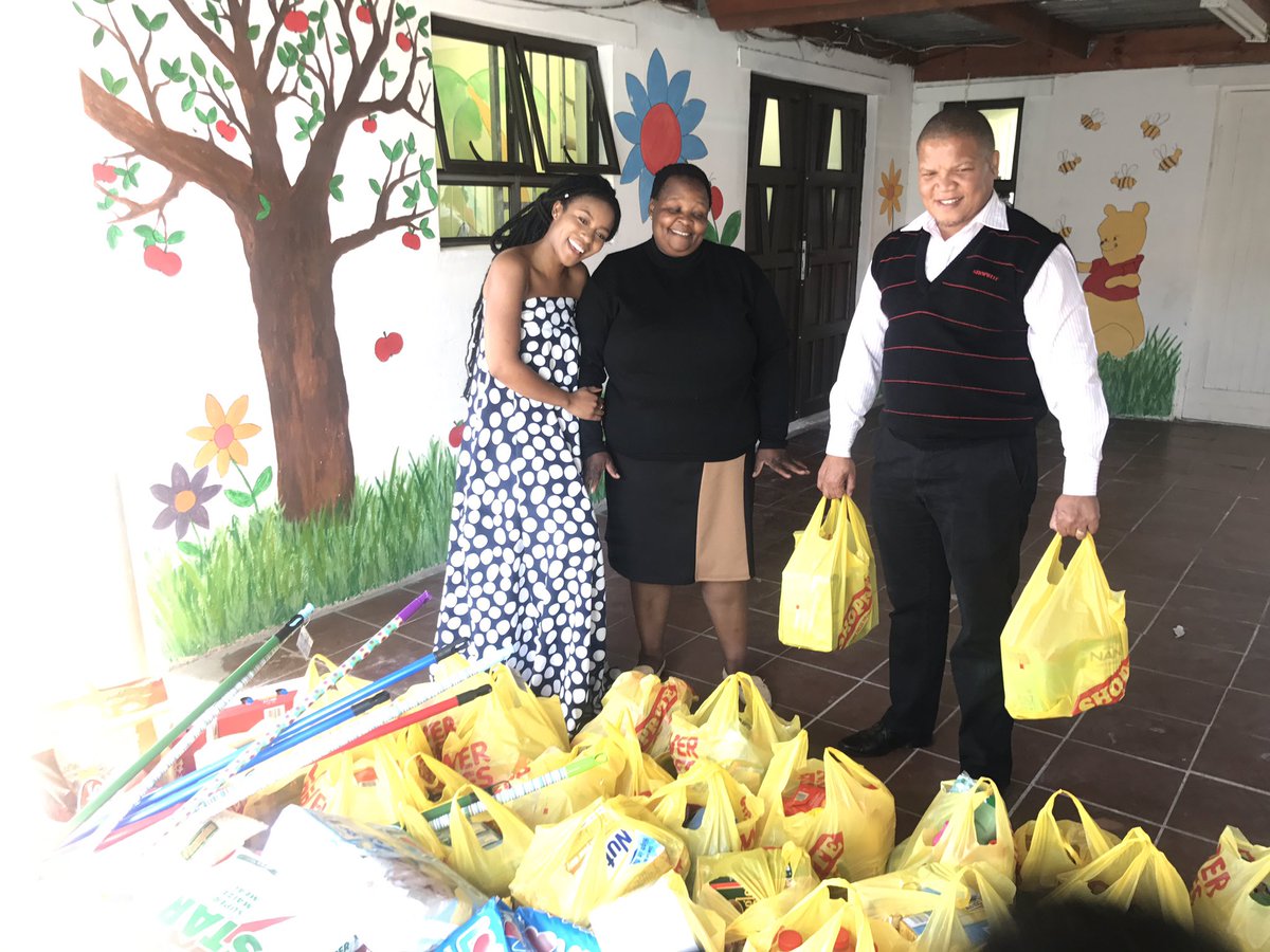 NomzamoMbatha's tweet image. 💛My heart is FULL. 

Just dropped off groceries at Baphumelele in partnership with @Shoprite_SA as part of the #YellowPacketChallenge 💛