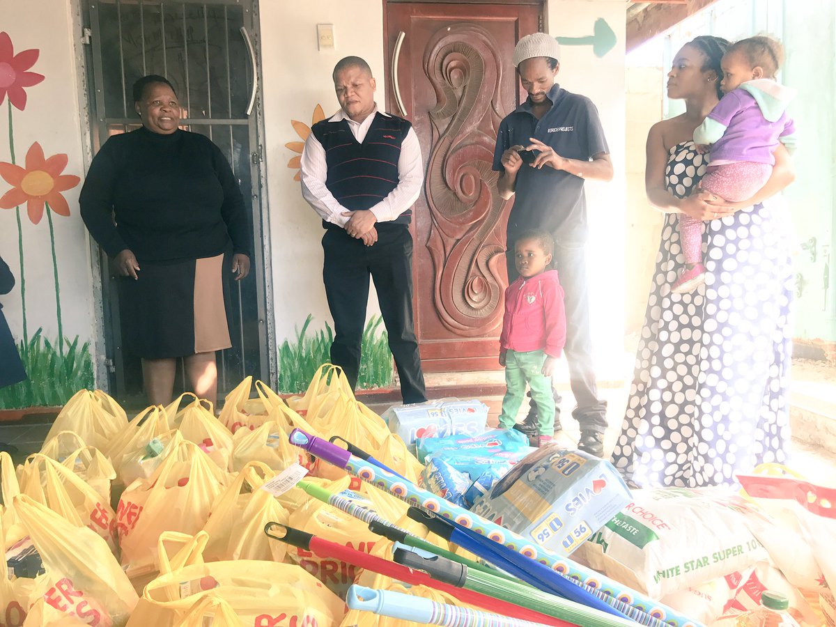 NomzamoMbatha's tweet image. 💛My heart is FULL. 

Just dropped off groceries at Baphumelele in partnership with @Shoprite_SA as part of the #YellowPacketChallenge 💛