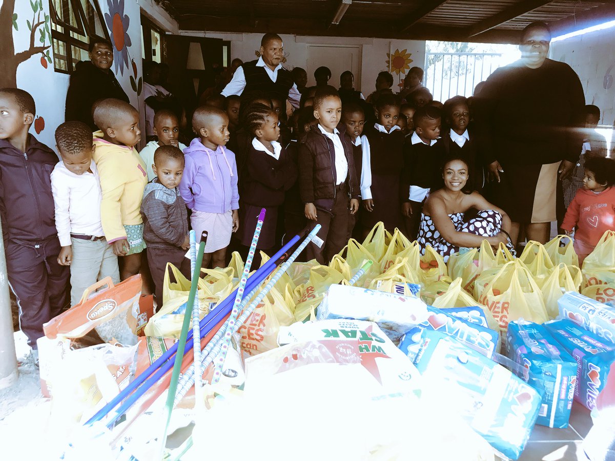 NomzamoMbatha's tweet image. 💛My heart is FULL. 

Just dropped off groceries at Baphumelele in partnership with @Shoprite_SA as part of the #YellowPacketChallenge 💛