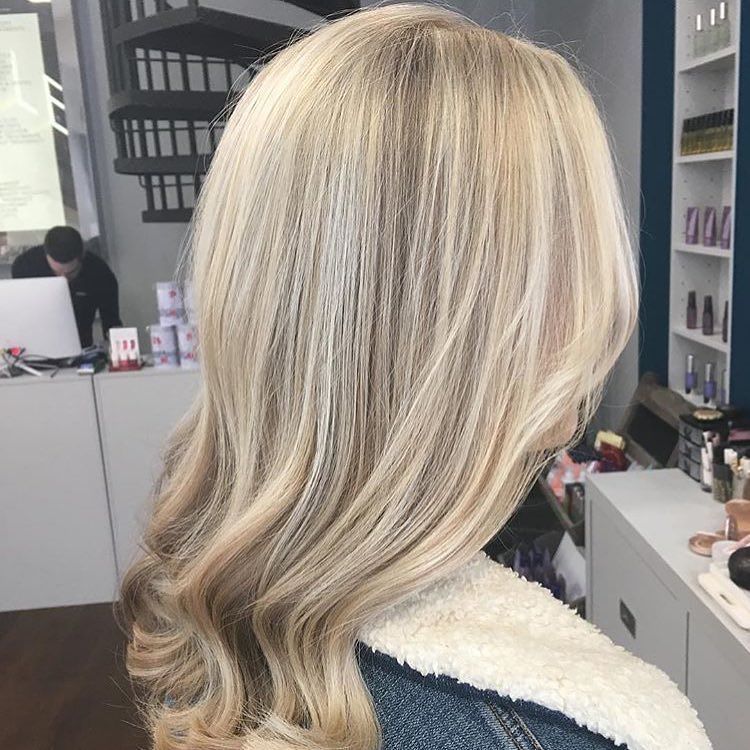 AllertonsOnline's tweet photo. Hair by Sean at Allertons #Leeds #Hair #HairLeeds #Inspiration #BySean #Allertons #AllertonsOnline #EverythingBeauty #balayage #highlights … https://t.co/HB7eJvH8np