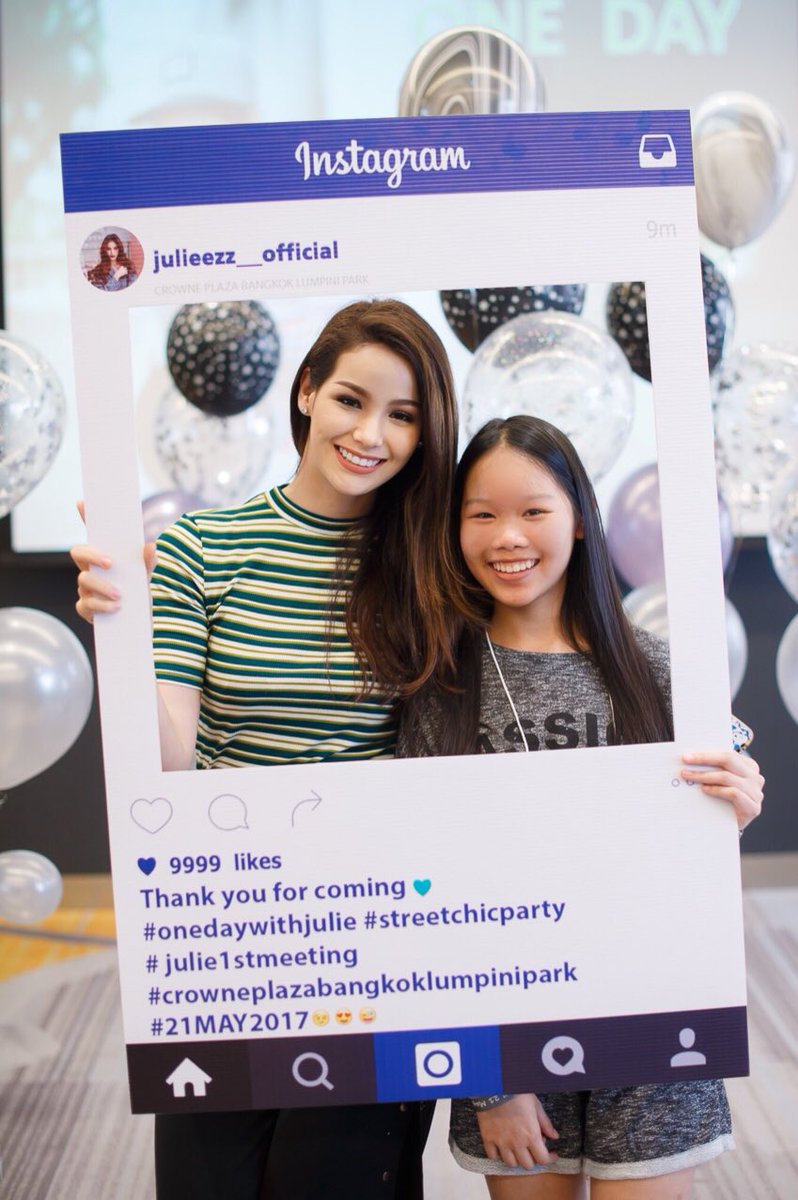 kittypitsinee's tweet photo. เมื่อวานสนุกมากกกกก พี่จูลี่น่ารักมาก#onedaywithjulie #streetchicparty #julie1stmeeting #crowneplazabangkoklumpinipark #21MAY2017@julieezzx https://t.co/nHhJdqbxZt