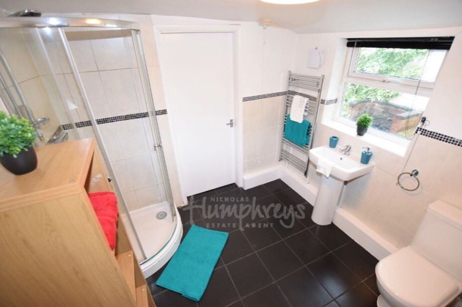 Modern 4 Bedroom Property Available NOW for either Professionals or for Students in July! Call 01604 217826 to book a viewing! Be quick!!!!