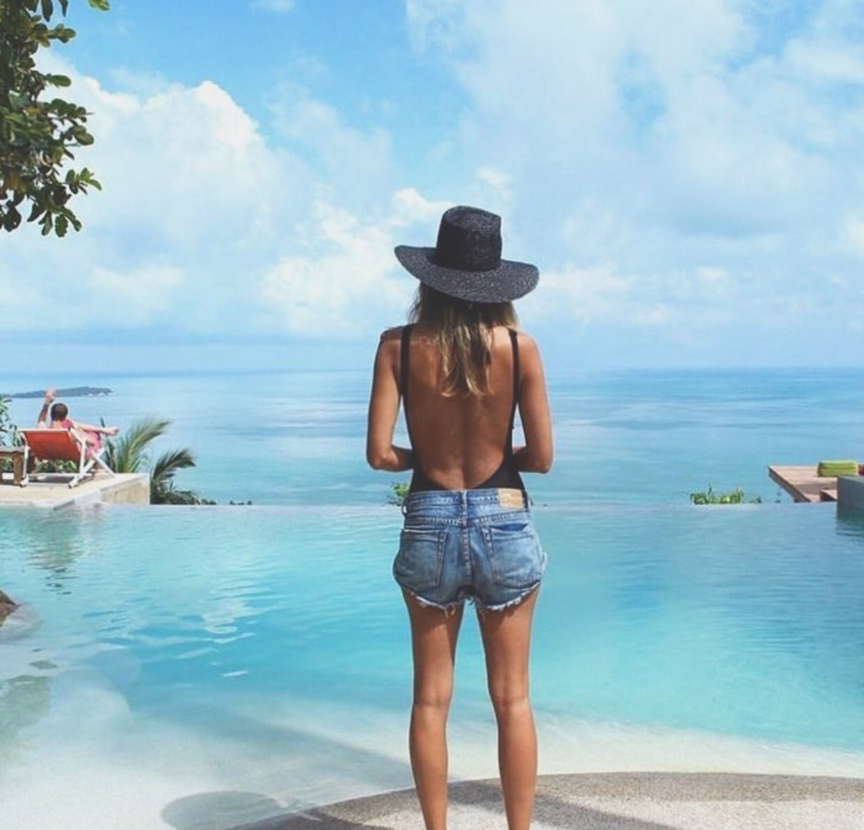 ロイヤル ハワイアン センター Repost From Pinksandhawaii ハワイの空と海の間にあなたは何をみますか Royalhawaiiancenter ロイヤルハワイアンセンター リゾートファッション ハワイファッション ハワイ旅行 水着 T Co 3qtpdjjsuo