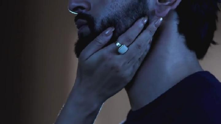 HotAttraction10's tweet photo. she has betrayed him. LOVE HATE story has BEGUN😍😎😉💥🔥 @shasha303 @thessarakhan @YashAPatnaik @StarPlus #kavish #betrayal #lovehate #jodi https://t.co/aj17YEYsUo