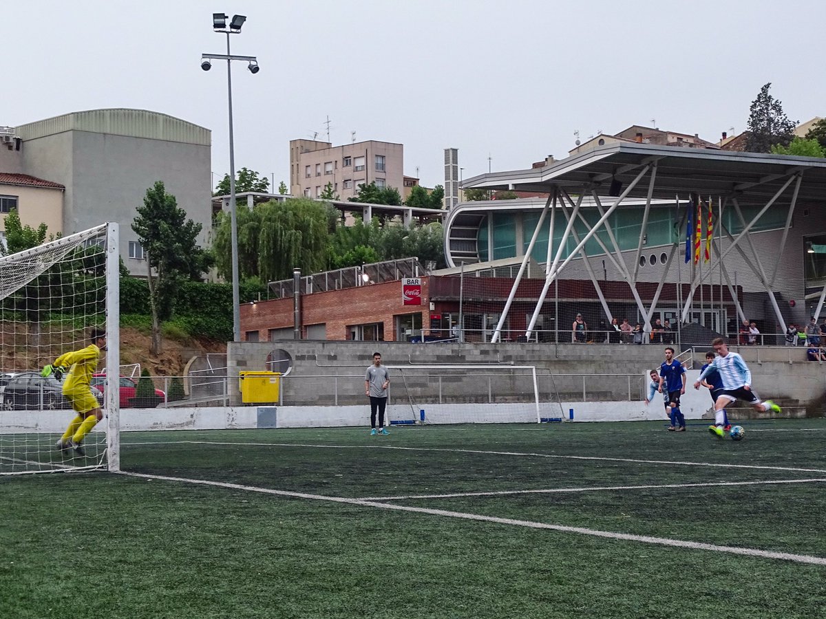 ProcisionRdg's tweet photo. Will Frank's penalty vs EF Viladecavalls. #GPStour #Barca2017 https://t.co/89ytW5t4DB