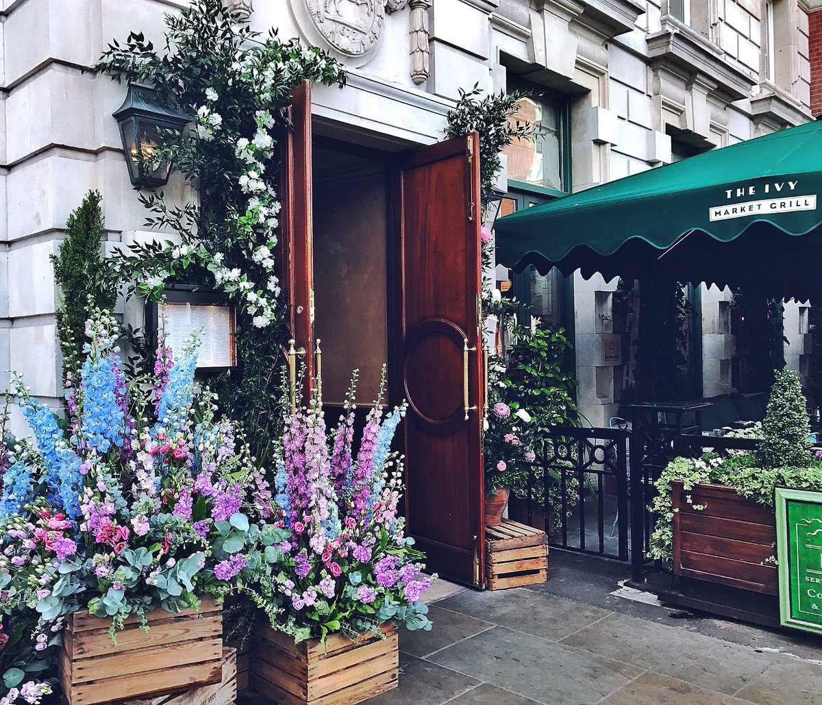 We are ready for #chelseaflowershow 🌺#cfs #summer #alfrescodining
