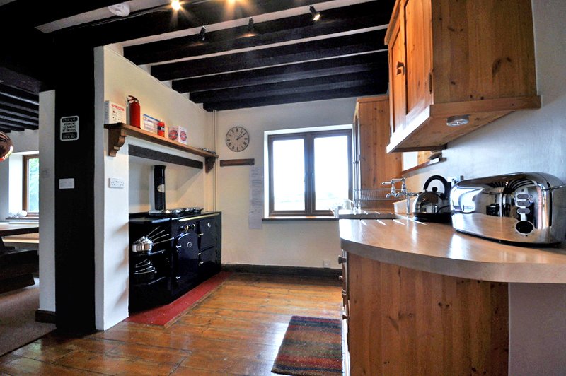 SymSamPoundbury's tweet photo. #property #Dorset Delightful cottage in Sutton Poyntz with stunning views towards Weymouth Bay. Call 01305 251154 for further details. https://t.co/KWuIrJozn4