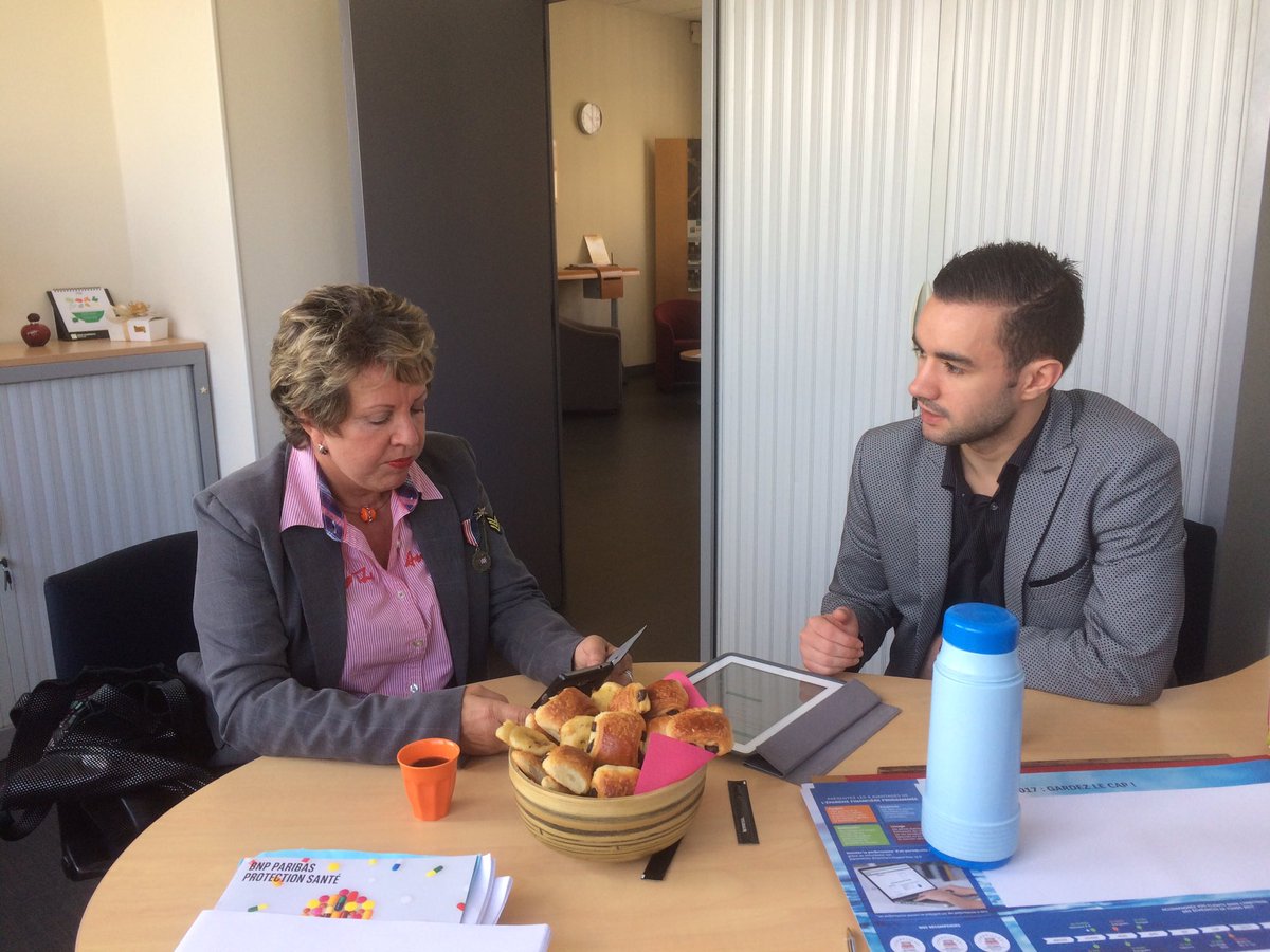 Elsa_Dupuy's tweet photo. En #Normandie, le #cafedesvoisins #BNPParibas devient digital! Demos, installations d'app... Merci #Vire #Cherbourg #SaintLo #Caen https://t.co/hAzQCYi0iy