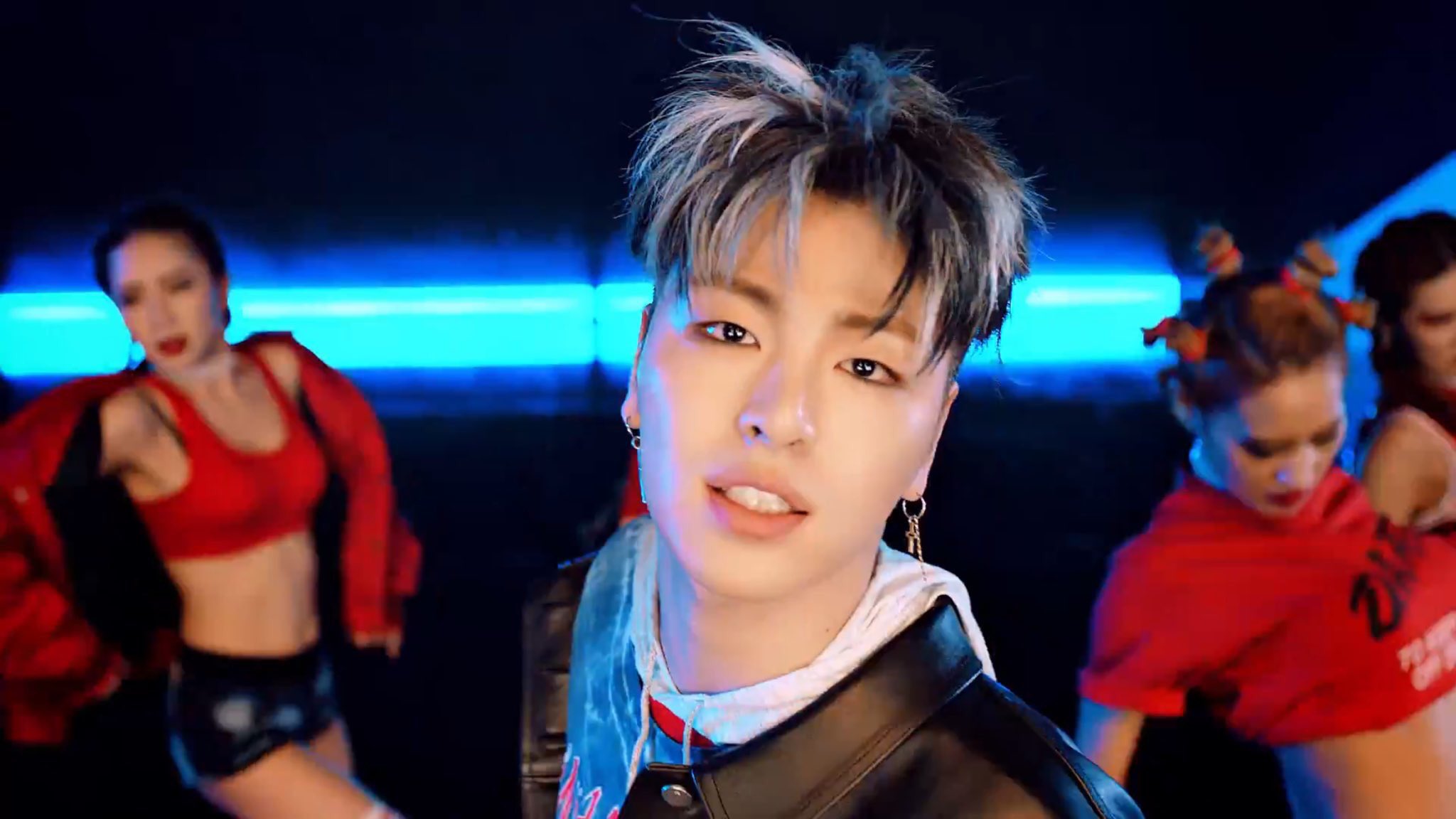 ゆづんふぇ 私の大好きなジュネ なかなか高画質なスクショできた 珍しすぎる Newkids Ikon Bling Bling Ikon June T Co Fpixmljosw Twitter