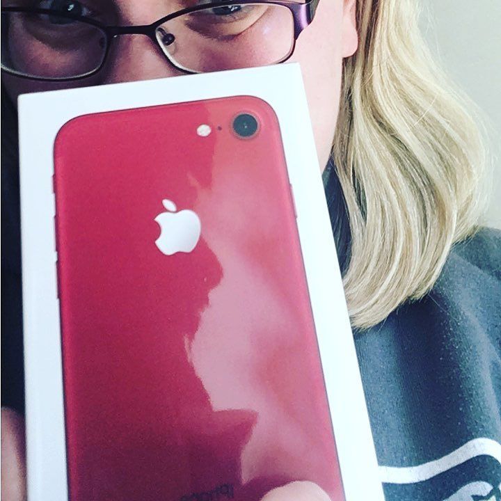 becsterdotcom's tweet image. I got a new phone! #iphone7 #rediphone #bloggerlife ift.tt/2rHlNzr