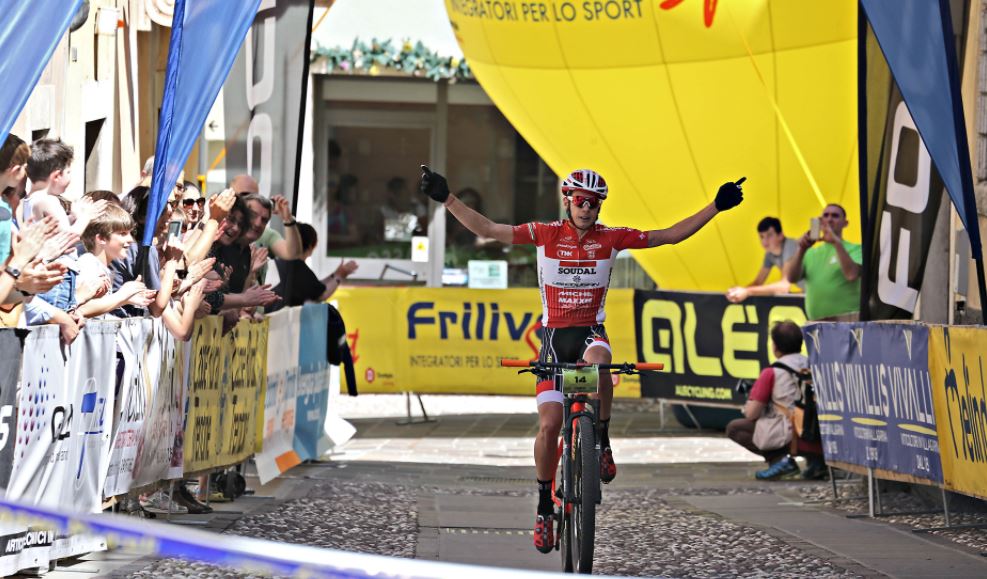 #TrentinoMTB. <a href="/danielemensi/">Daniele Mensi</a> e #Nisi reggono l’urto “austriaco” alla #PassoBuoleXtreme
goo.gl/NhGHaN