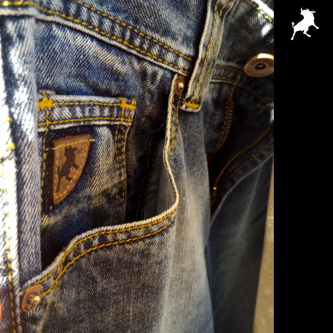 LoisIndonesia's tweet photo. Hayo ada yang bs sebutkan ciri celana Lois jeans yg original bisa dilihat dari apa saja??
#Loispedia https://t.co/6bGYQn6QYx