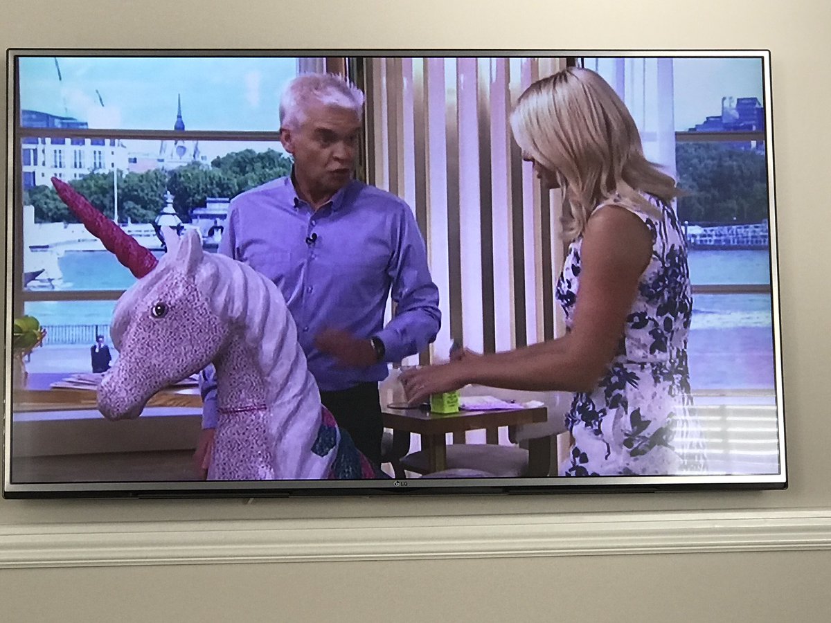milo_bears's tweet photo. We saw Ditsy on TV!! Amazing!! @mindfulcrafts have fun! #tmlive #TMLiveEvent #thismorning https://t.co/ZqQzZlP85P