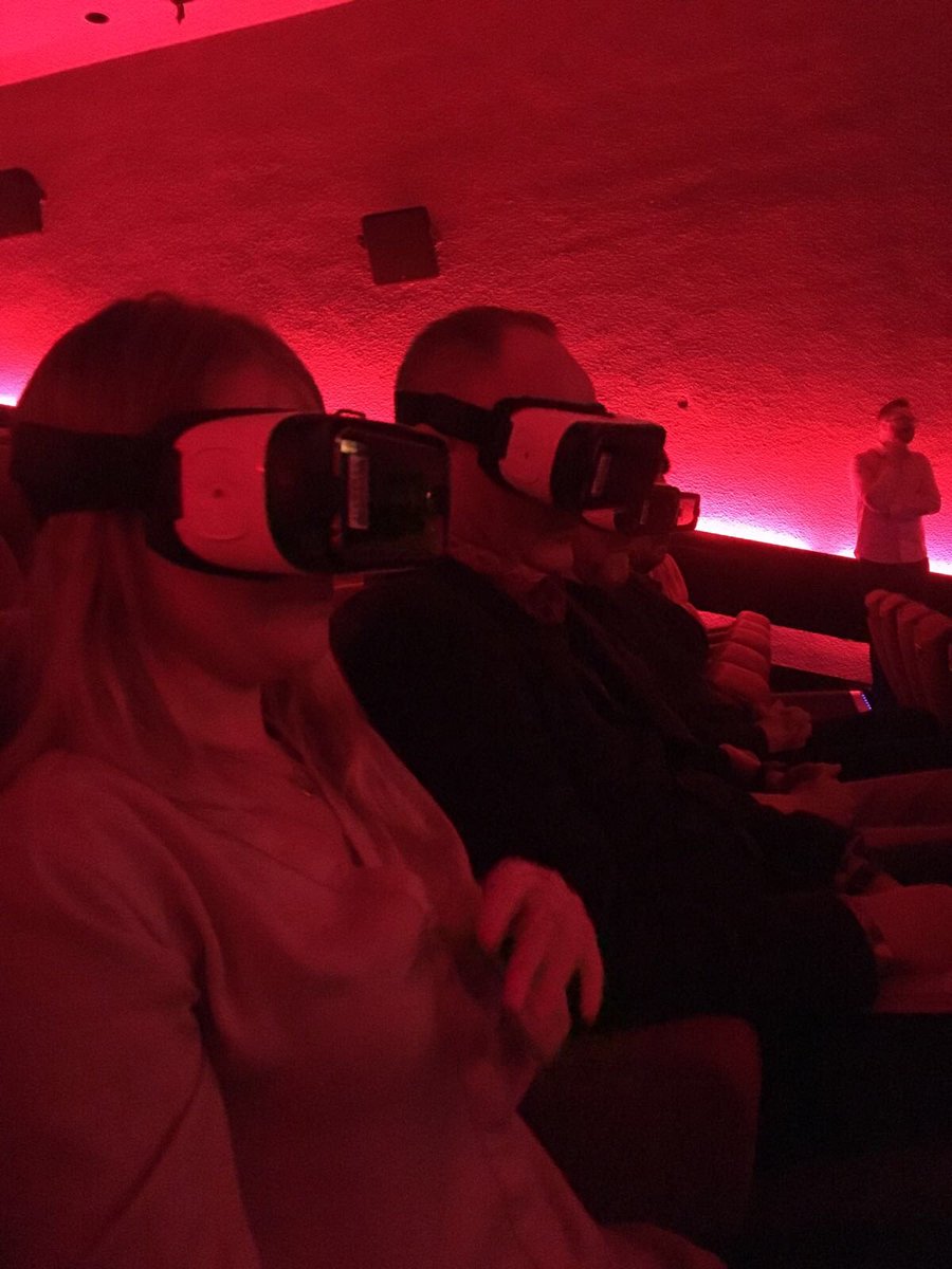 What an amazing #VR #experience! live music and VR combined...Thanks to <a href="/miro_shot/">MIRO_SHOT</a> for the demo this morning.