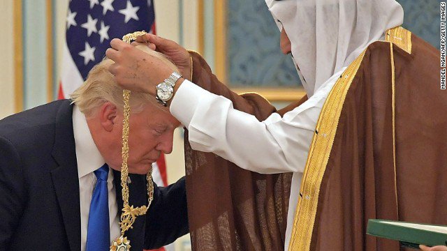 CNN's tweet photo. Roger Stone: President Trump's Saudi award "makes me want to puke" https://t.co/YfQuUQOWCO https://t.co/vW5rgfVt72