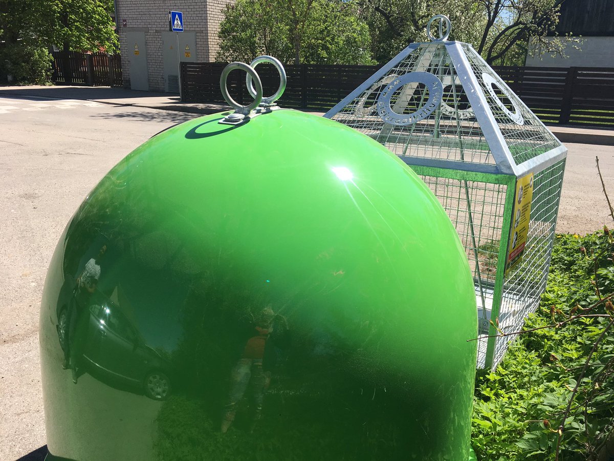 Turpinām izvietot dalīto atkritumu konteinerus, šodien pie Kandavas bērnudārza "Zīļuks", kas ieguvis EKO skolas statusu#šķirot ir izdevīgi