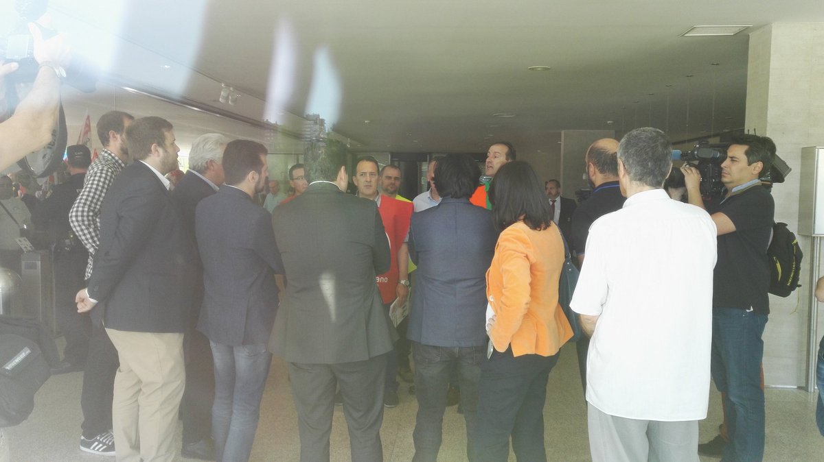 ForestalesAstor's tweet photo. Encuentro con portavoces de grupos políticos en Cortes CyL. https://t.co/ZfCoXW7LTx