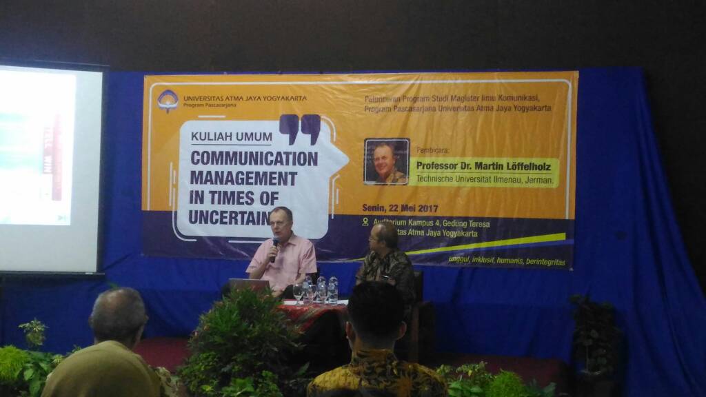 Peluncuran Prodi Magister Ilmu Komunikasi dg Kuliah Umum bersama Prof. Martin. Yuk yang mau S2 bidang Ilmu Komunikasi. ☺