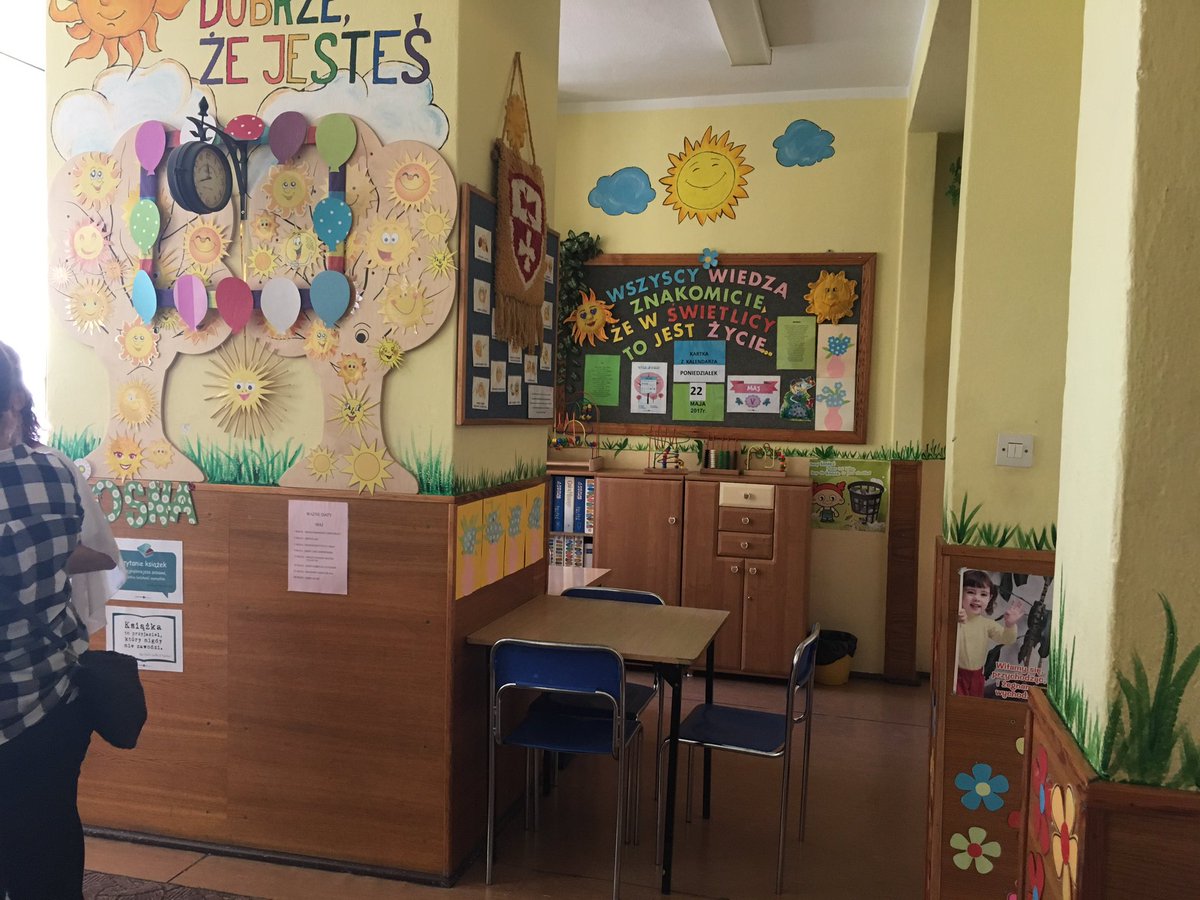 wash_lks2's tweet photo. This is after school club. There are normally 80 children who come here! @BritishCouncil #Elblag #School8 https://t.co/NPNp2VyywA