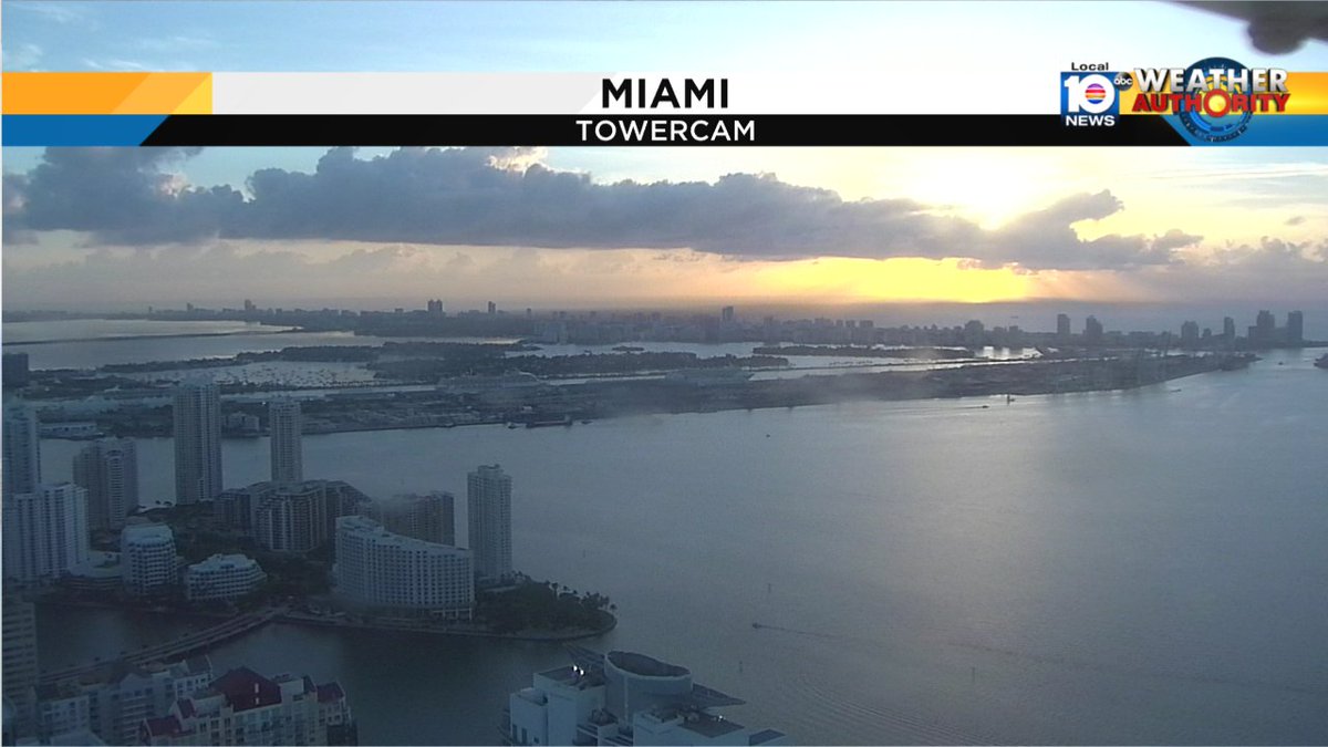 Beautiful shot of the sunrise! Welcome to your Monday, watch Meteorologist Julie Durda for more. https://t.co/bFQWLtWacb