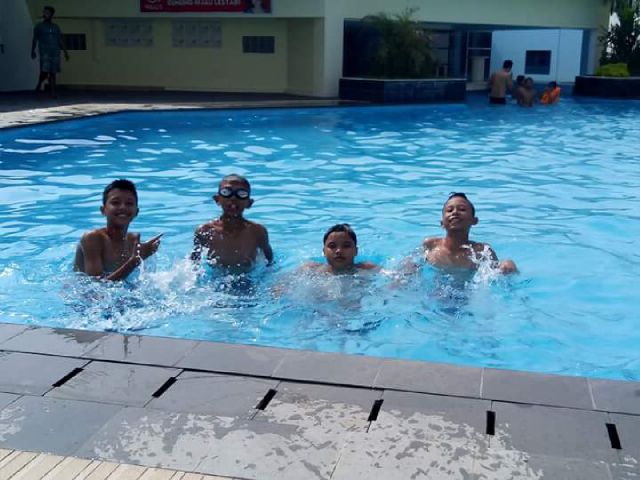 Dimas17Plg's tweet photo. #OTS7SambutRamadan pergi berenang terakhir bersama sahabat
Sebelum ramadan tiba

@OnThe spot trans7 https://t.co/tNTSCugR4t