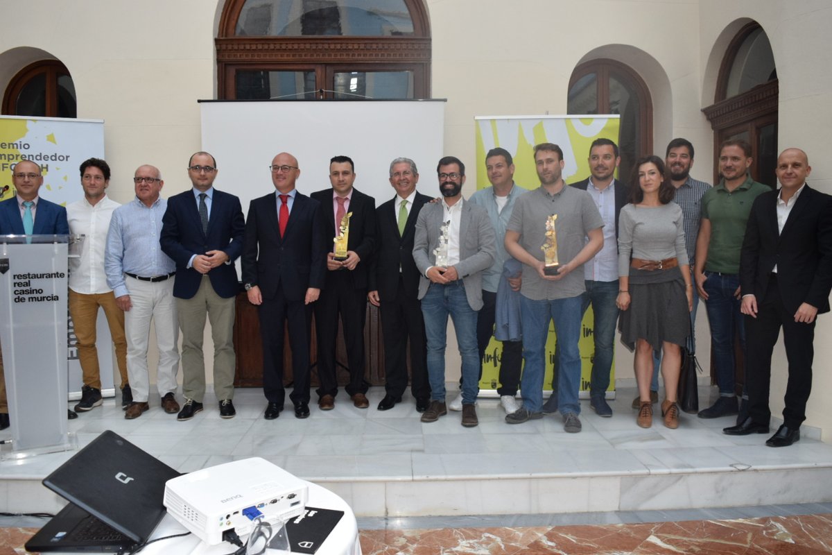 regiondemurcia's tweet photo. 🏆 Un sensor de seguridad para camiones que alerta de la presencia de polizones gana el #PremioEmprendedorAño2016 https://t.co/ZbqUhCbz9I https://t.co/bFmMmXReGm
