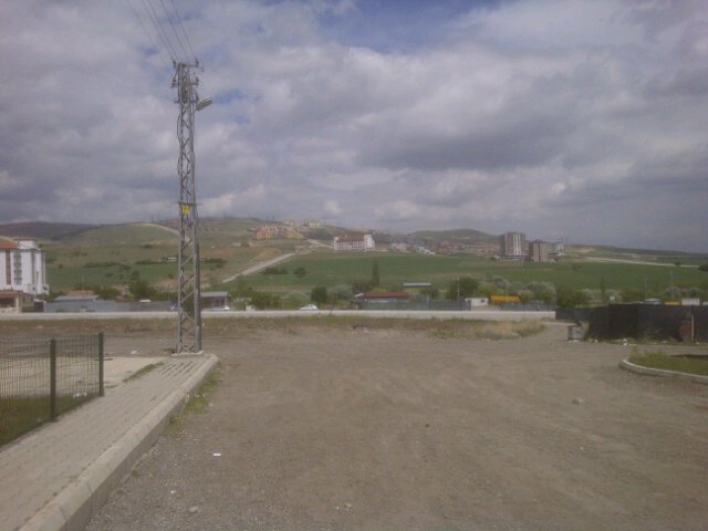 Yakacikta adres bulmak demek deveye hendek atlatmak demek.