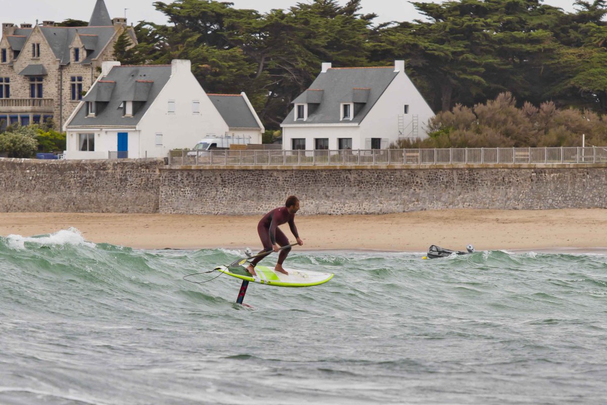 EricTERRIEN's tweet photo. Supfoil during the #foilingBay last Thursday
Photo : Benoît Roux / Foiling Bay 
#supfoil #surffoil #gofoil #bicsup https://t.co/FXneJbfM8F