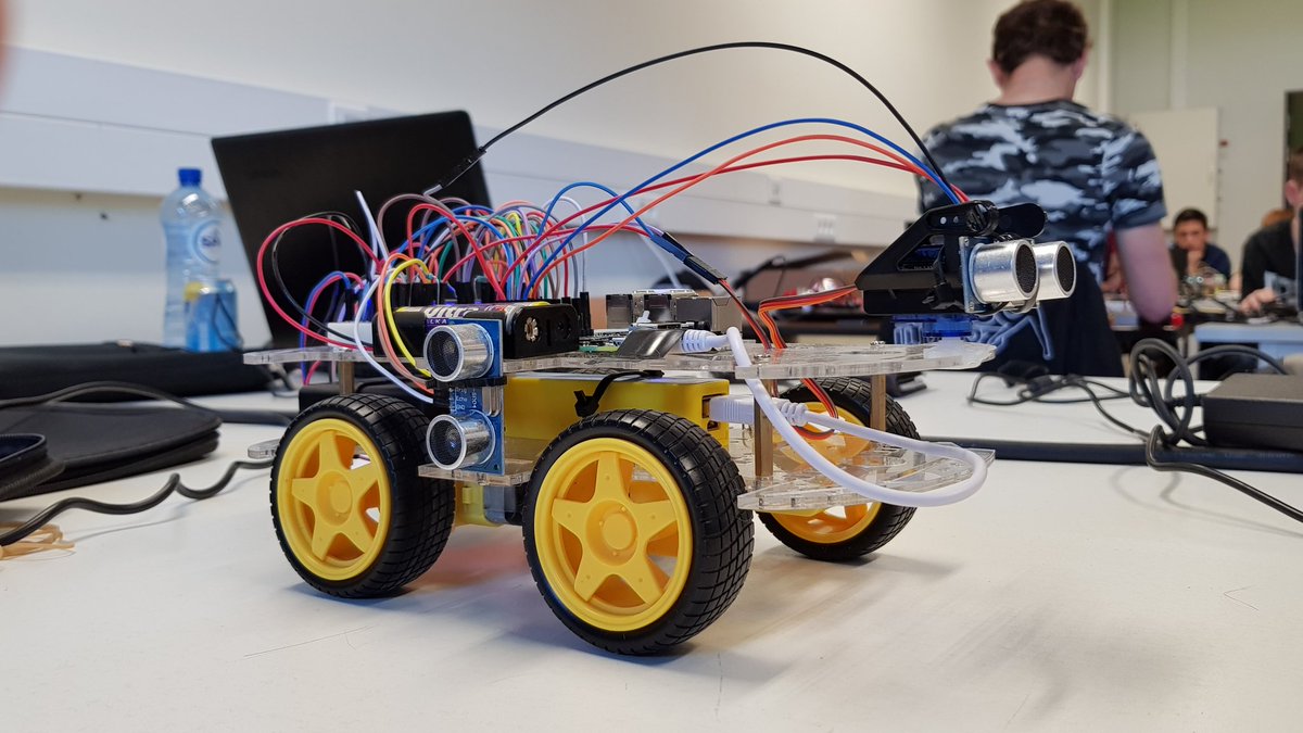 BryceDen's tweet photo. Almost done!
#keuzeproject #itfactory #ThomasMore https://t.co/RXywvofCMe