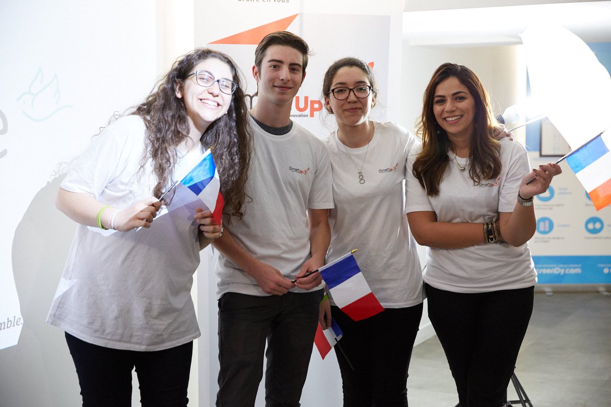 Bravo aux équipes de <a href="/AttijariwafaB/">Attijariwafa Bank</a> pour leurs projets durant le #hackathon Smartup organisé avec DV et <a href="/ScreenDy/">ScreenDy</a> goo.gl/Hd79ai