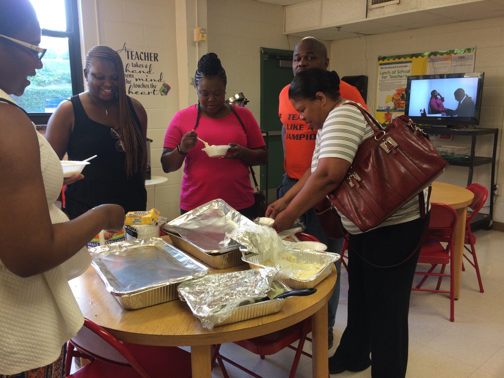 DjMitchell31's tweet photo. Monday morning ready @APSSlater  thanks for a "breakfast for champions" Ms LeCount - you ROCK! https://t.co/bVHXlDJ9BH