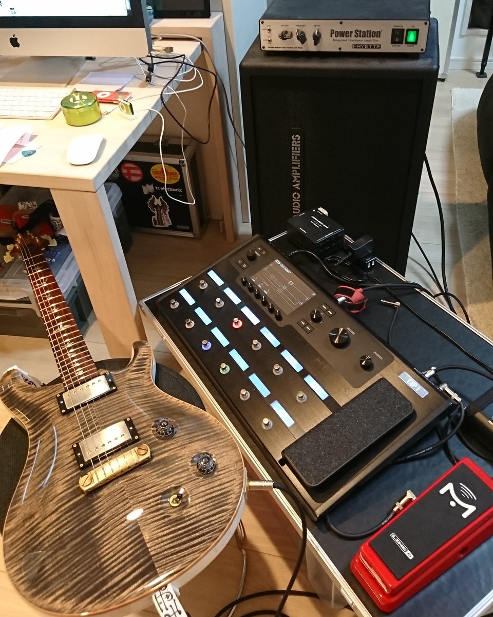 56_Hiroyuki's tweet photo. ライブ終了後、次回練習に向けてHelixの音作り。基本的なのを二つ作ってそこから展開。
#line6 #lin6helix #helix #prsguitars #fryette #customaudioamplifiers https://t.co/8IAjPPKrLL
