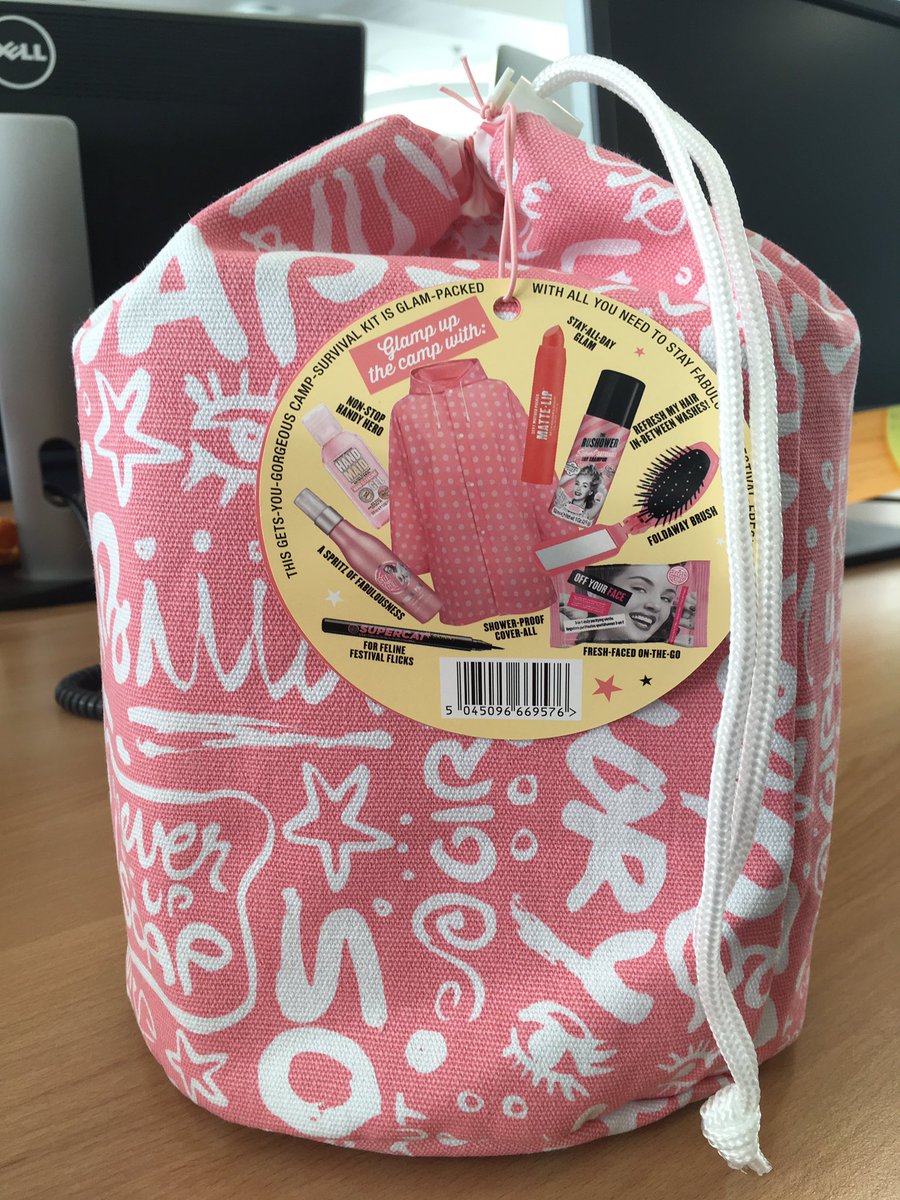 thisisheartlife's tweet photo. Today's weather is getting us so excited for summer and now thanks to @SoapandGlory we can't wait for festival season! 💅🏻💋⛺️ #glamping https://t.co/BiFHmFbCIc