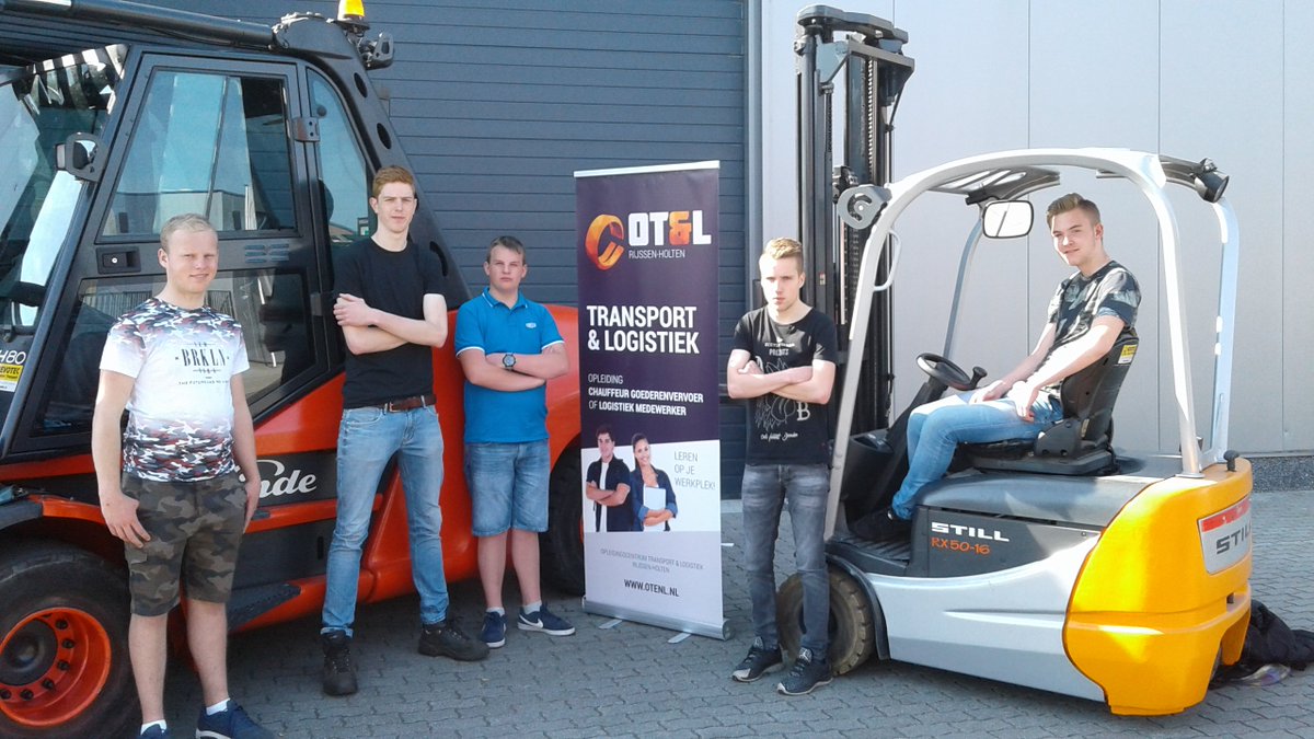 OTL_RH's tweet photo. Onlangs hebben de praktijkleerlingen van CSG Reggesteyn te Rijssen hun heftruckcertificaat met goed gevolg afgesloten. Gefeliciteerd! https://t.co/c6dtU1m2Zb