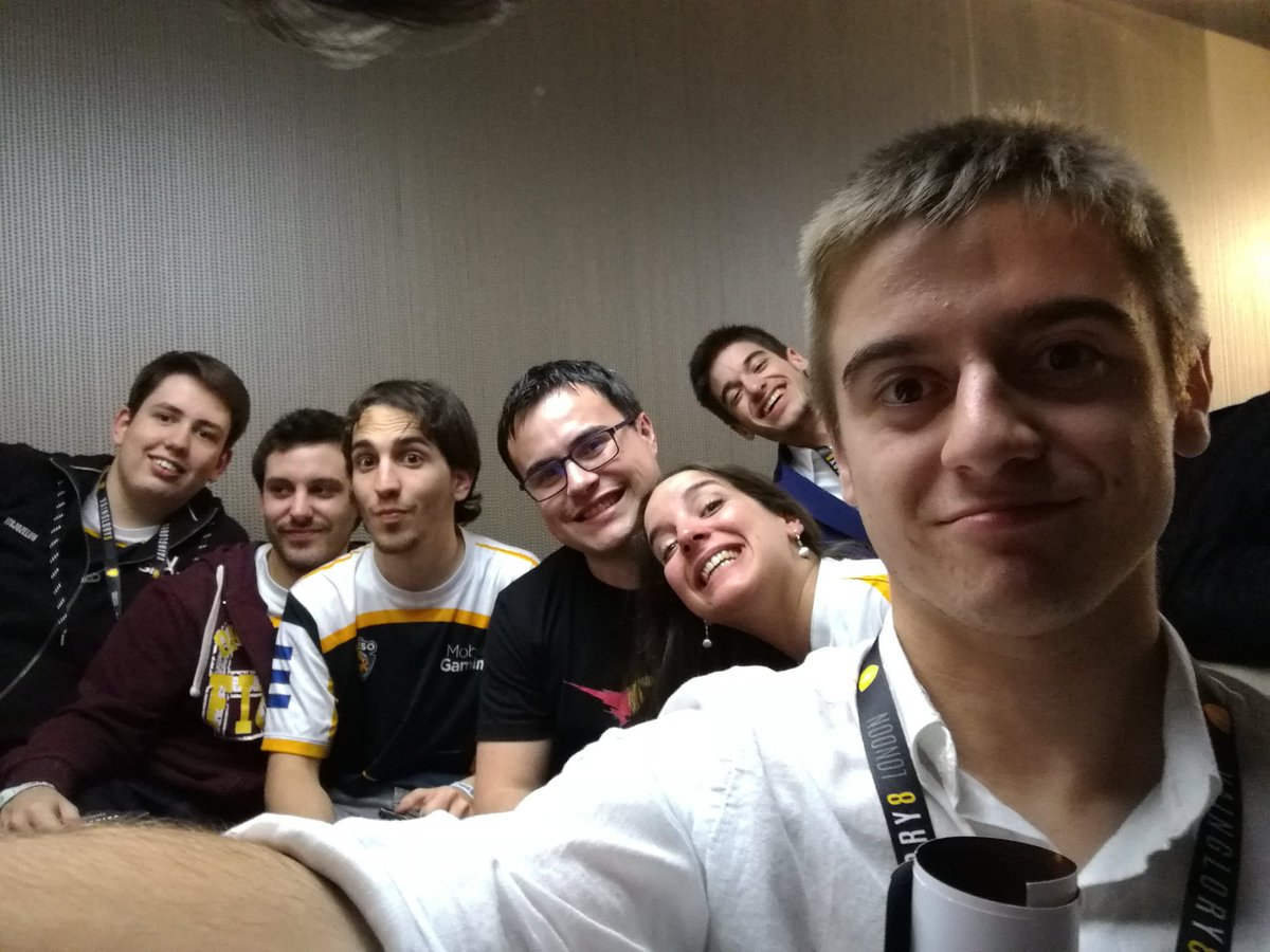 SixsvenCast's tweet photo. No podia faltar la foto con parte de la familia @TeamQuesoGG 11/10 👌
Por fin tengo la ocasión de hablar un rato con @Ali_morol y @Alvaro845 https://t.co/6lobhcyb4I