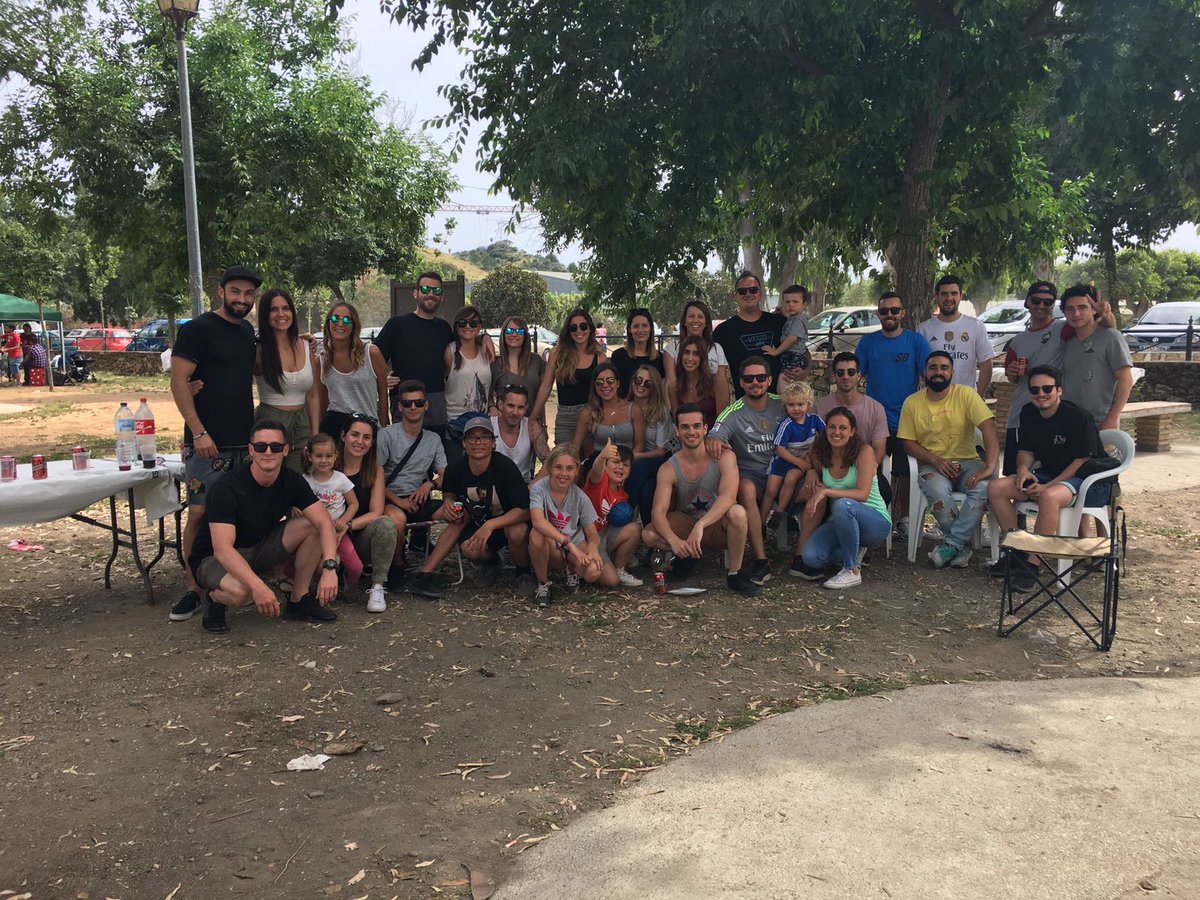 DACKSCOMPANY's tweet photo. Comienza la temporada de verano en DACKS y qué mejor forma que celebrarlo con todo el equipo 🎉 https://t.co/UtsolZ2Iyy