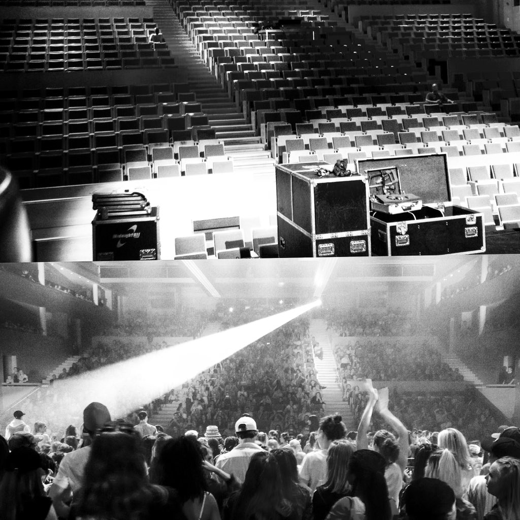 TakeOffRecord's tweet image. #beforeafter #NewStudioJam #band 💯 #livemusicanddance #performance at l'#AulamagnaLLN #25thanniversary #soldout #2shows 💣💥