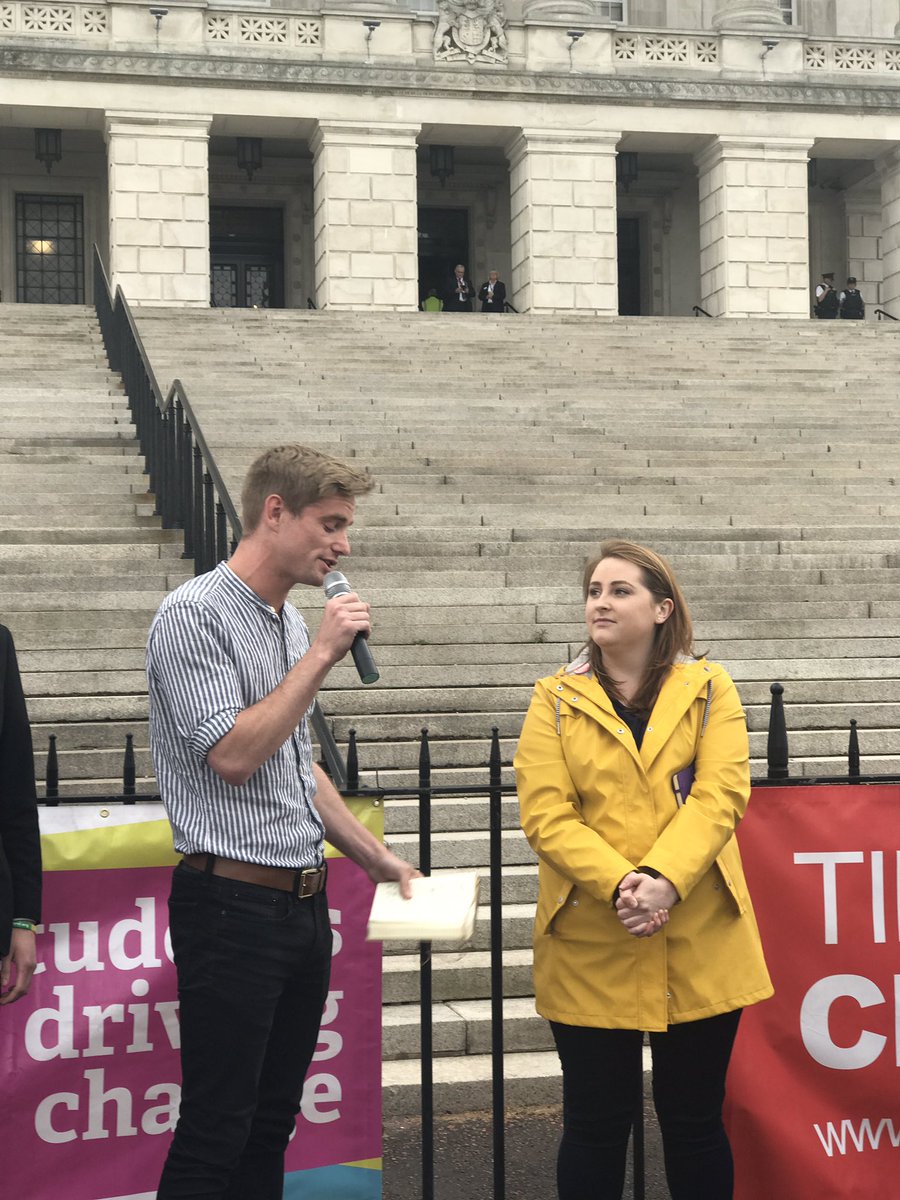 NUS_USI's tweet image. .@Robbiie__ starts a chant 'if you want equal marriage clap your hands'