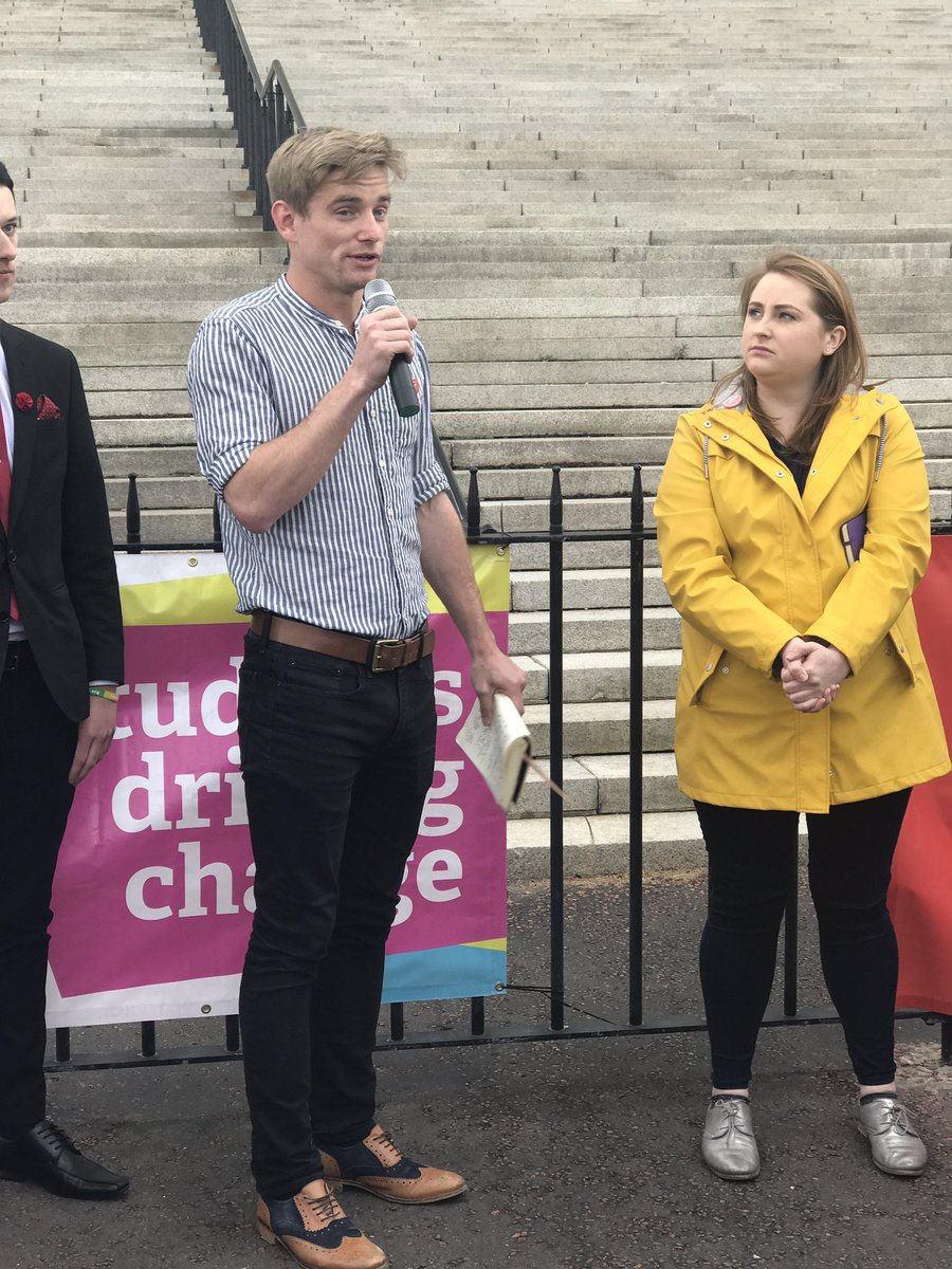 NUS_USI's tweet image. .@Robbiie__ starts a chant 'if you want equal marriage clap your hands'