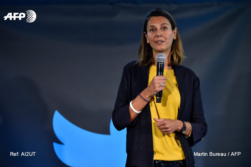 La SNCF loue ses voitures de service aux particuliers pendant le week-end, via OuiCar u.afp.com/4mmF #AFP