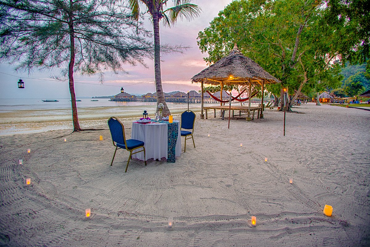 TelunasResorts's tweet photo. "Great relationships don't happen by accident but are small daily acts of intentionality." - MT

Photo: Telunas Beach Resort (Credit: Jeff) https://t.co/USl4TWdfBw
