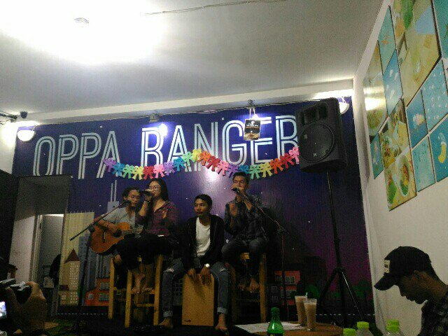 namakuhanni's tweet photo. ditambah penampilan band. makin nyaman    dinner di @warungoppa  #WarungOppa https://t.co/tmc9RNRUFZ