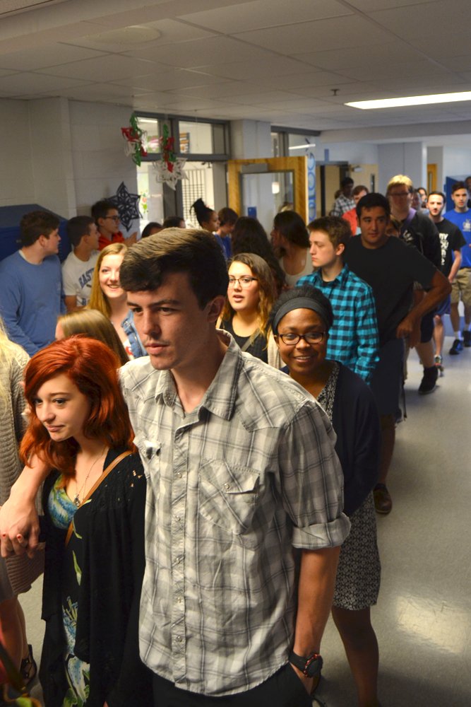 EasternHSMedia's tweet photo. Senior Walk 2 of 3.  Good Luck @eastern2017 !!! https://t.co/l00tnXzL6Z
